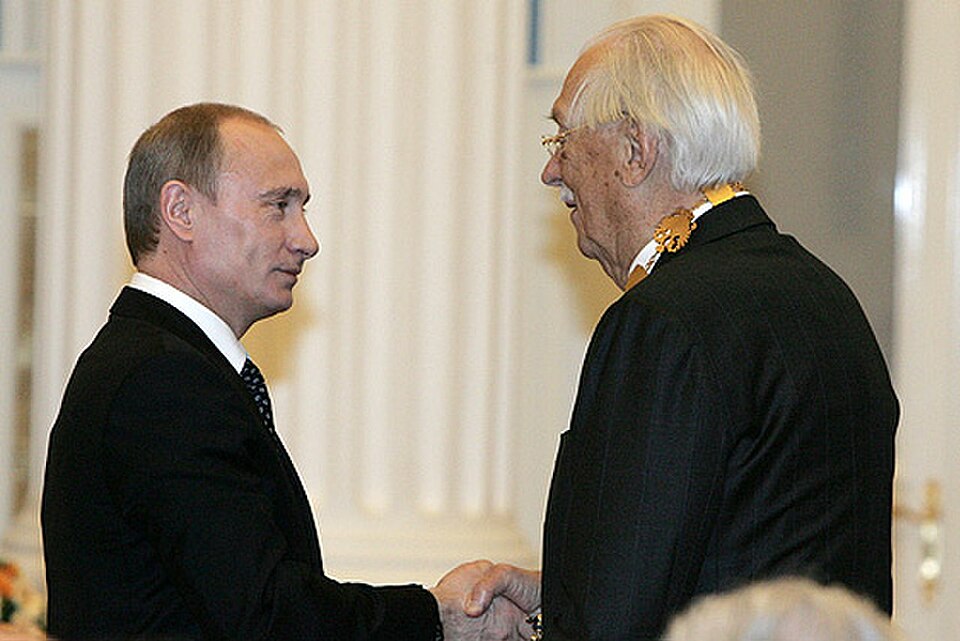 Михалков получает орден Святого апостола Андрея Первозванного