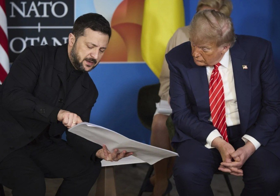 Зеленский и Трамп с картой Украины