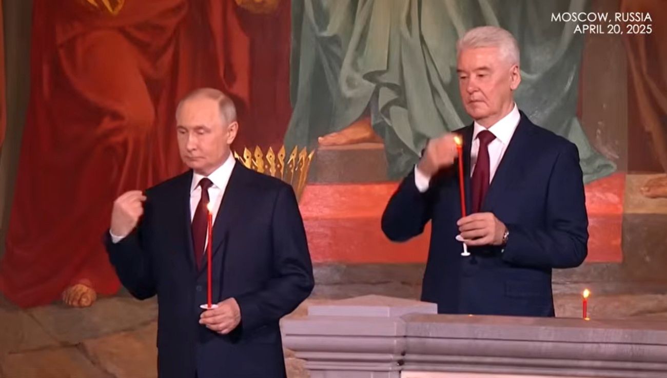 Путин и Собянин на Пасхальном богослужении